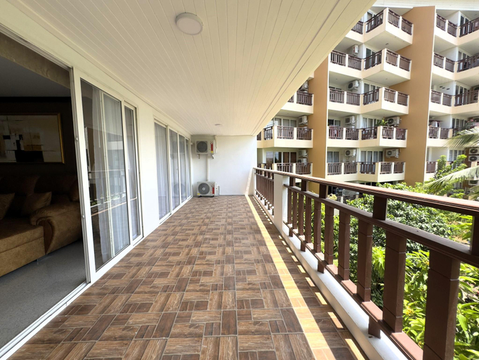 Balcony/terrace 4, Spacious 2BR Corner Condo - Garden View Balcony - Royal Hill Resort, Pattaya