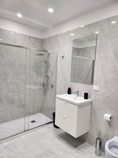 Bathroom 4, Casa Margherita, Napoli