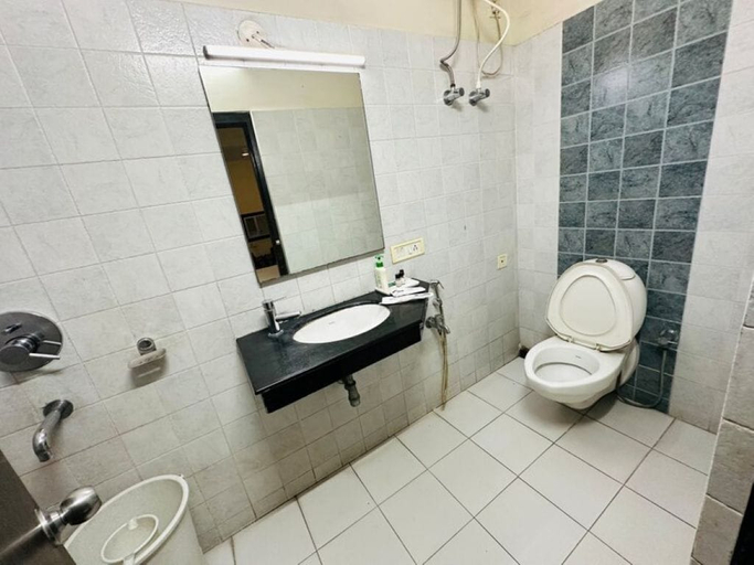 Bathroom, Hotel Rajasthan, Patna