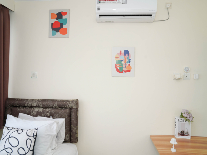 Bedroom 5, Nice Look Studio Apartment at Saladdin Mansion By Travelio, Depok