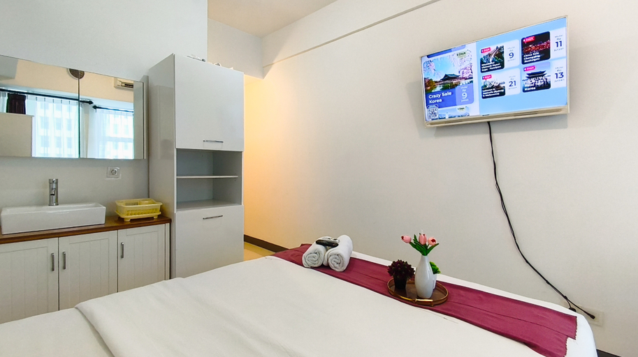 Bedroom 4, Nice and Restful Studio at Benson Supermall Mansion Apartment By Travelio, Surabaya