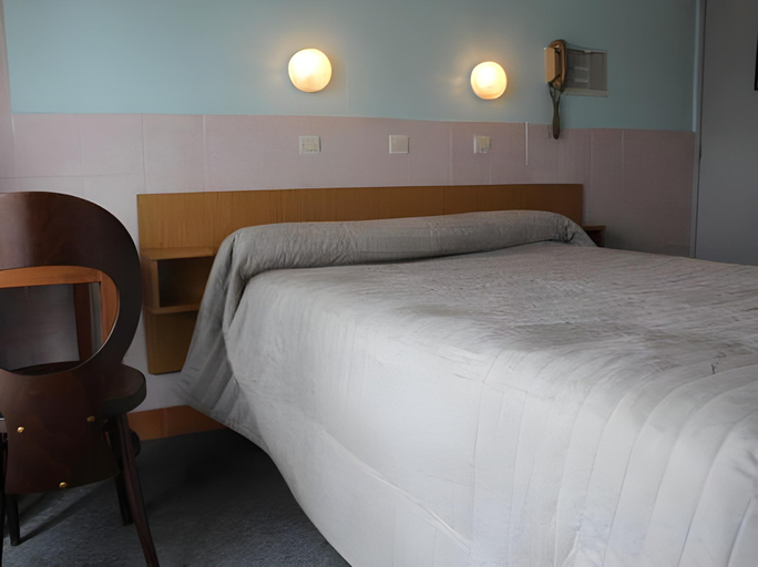 Bedroom 3, Hôtel De La Comète, Paris