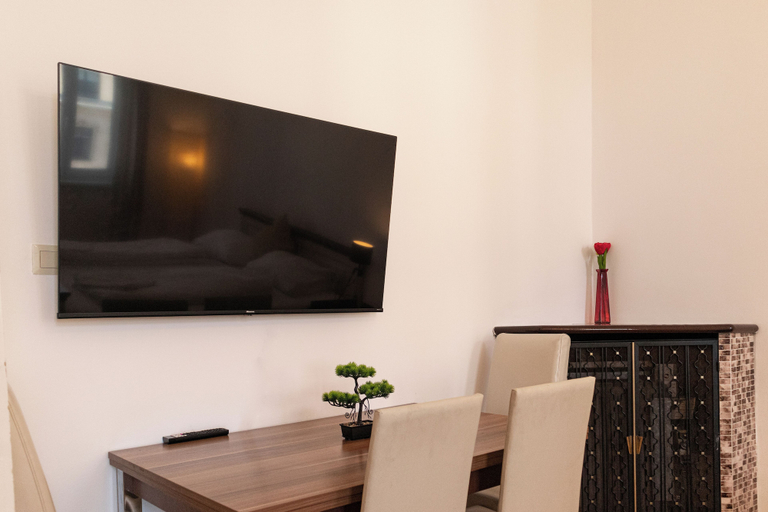 Dining room, Spacious 2BR Apartment Long Stay Vienna, Wien