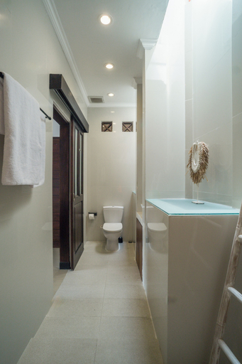 Bathroom 3, Villa Aura, Badung