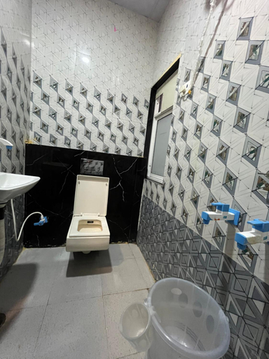 Bathroom 4, Hotel Silver Inn, Gautam Buddha Nagar