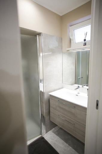 Bathroom 3, MargaretHome, Bari