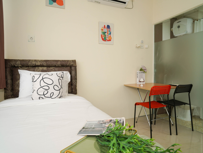 Bedroom 3, Nice Look Studio Apartment at Saladdin Mansion By Travelio, Depok