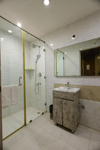 Bathroom 5, HOTEL RAMHAN PALACE, Delhi