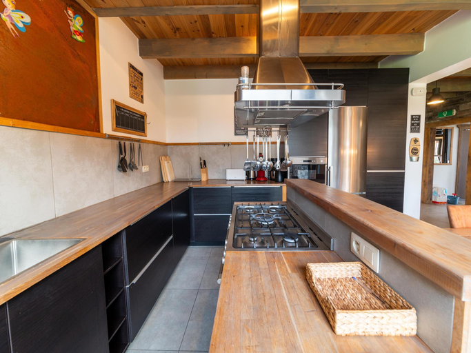 Others 5, Lush holiday home with bubble bath and sauna, Namur