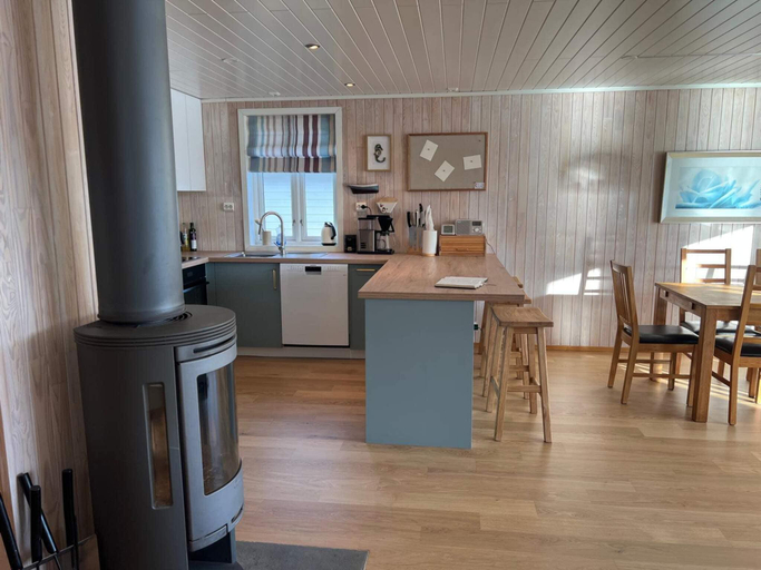 Others 4, person holiday home in GURSKOY-By Traum, Herøy