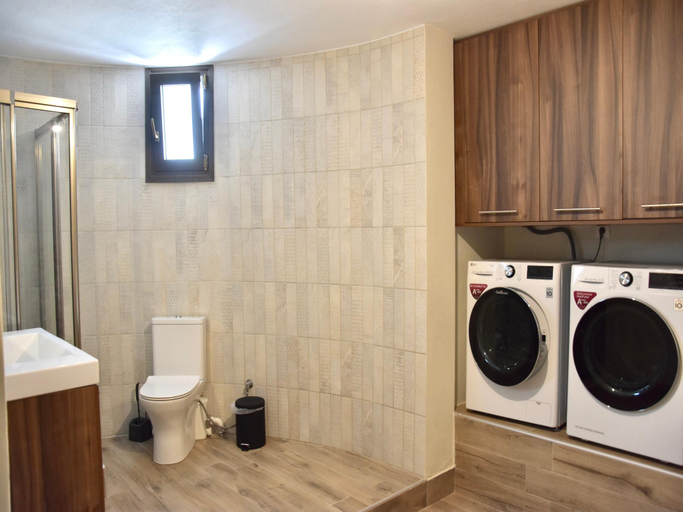 Bathroom 4, Luxury rental villa for 14 people, Central Macedonia