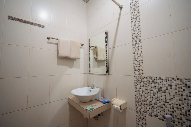 Bathroom 5, Wana Kubu Homestay, Badung