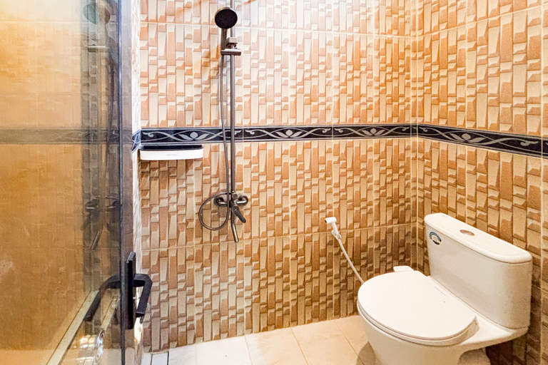 Bathroom 2, RedDoorz Syariah near Exit Tol Klaten, Klaten