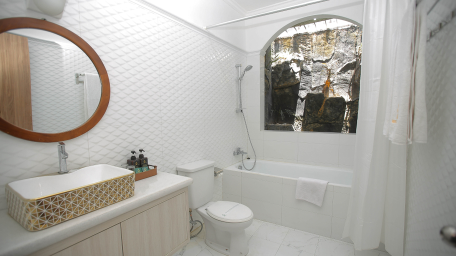 Bathroom 5, Royal Brongto Hotel, Yogyakarta