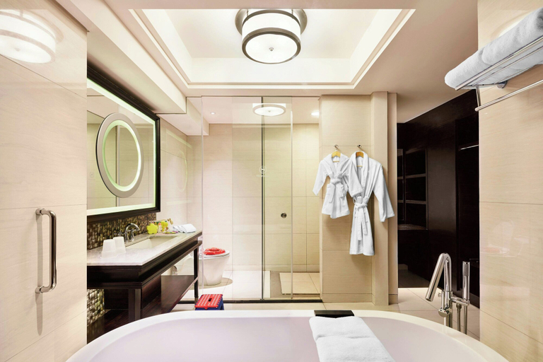 Bathroom 5, Sheraton Bali Kuta Resort, Badung