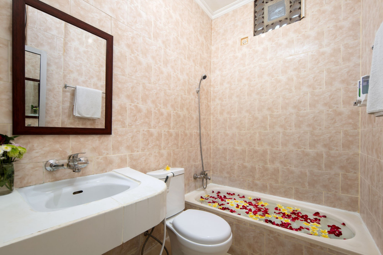Bathroom 5, Hotel Lumbung Sari Legian, Badung