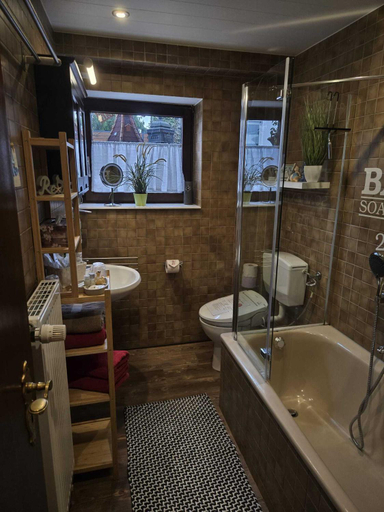 Bathroom 3, Ferienwohnung Salut, Regionalverband Saarbrücken