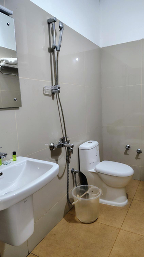 Bathroom 3, BLUEWAY RESIDENCY BUSINESS BOUTIQUE HOTEL, Thiruvananthapuram