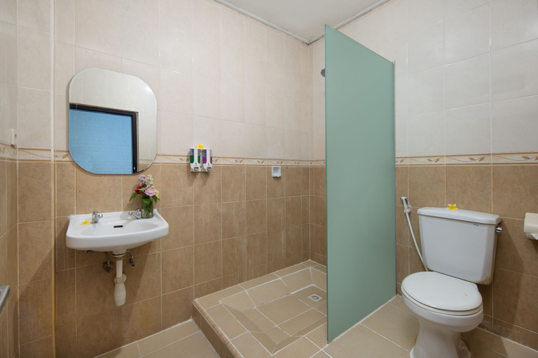 Bathroom 5, Hotel Lumbung Sari Legian, Badung