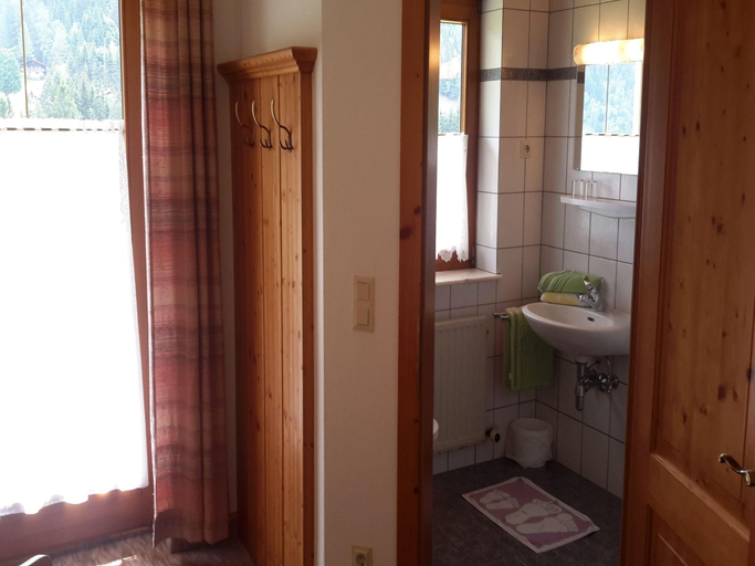 Bathroom 3, Schladming Spacious Base with Sauna, Liezen