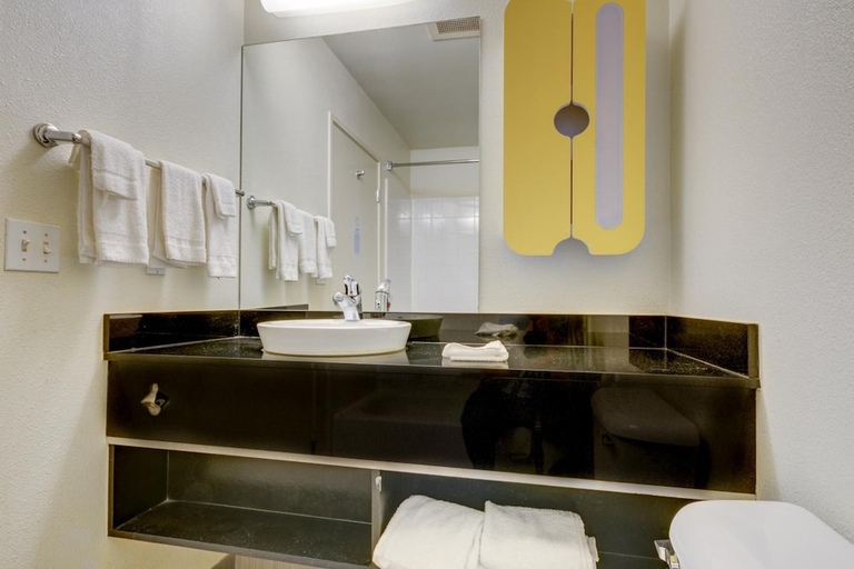 Bathroom 4, Studio 6 Mountlake Terrace, WA - Seattle, Snohomish