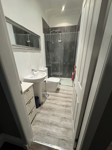 Bathroom 5, Crannaig House, Stirling