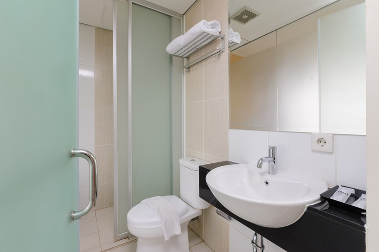 Bathroom, The Green Hotel Bekasi, Bekasi