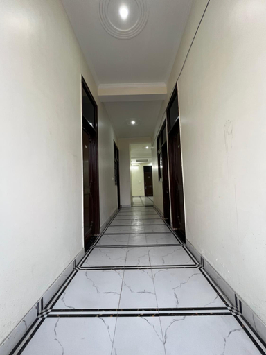 Public Area 2, Hotel Silver Inn, Gautam Buddha Nagar
