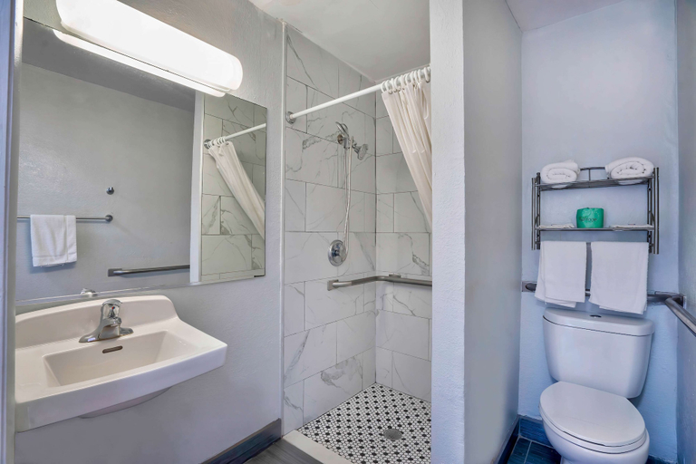 Bathroom 4, Motel 6 Lumberton, NC, Robeson