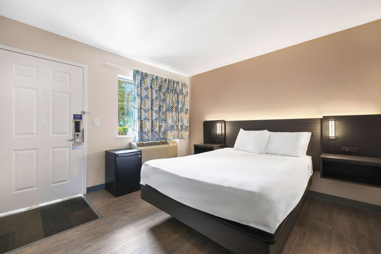 Bedroom 3, モーテル 6 カークランド、ワシントン - ノース カークランド, King
