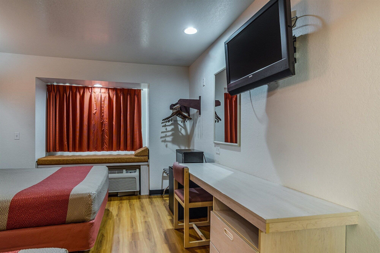Others 5, Motel 6 McAlester, OK, Pittsburg