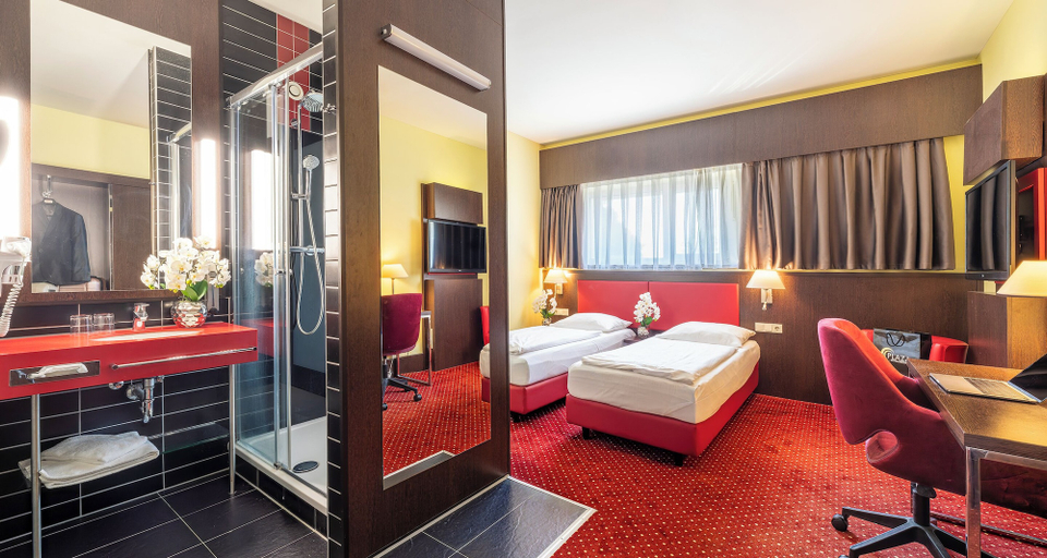 Bedroom 3, PLAZA Premium Salzburg, Salzburg
