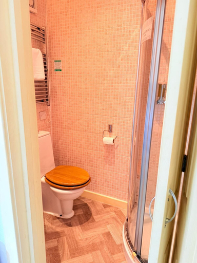 Bathroom 3, The Lodge on the Loch by OYO, Highland
