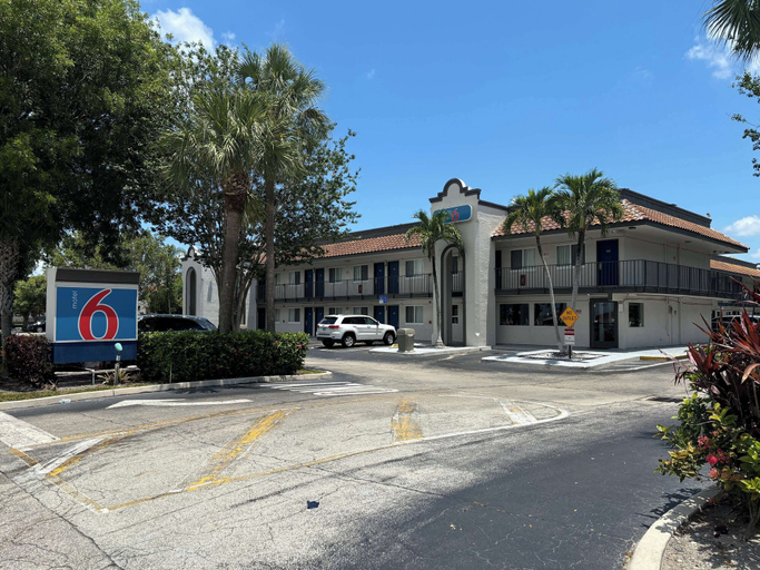 Exterior & Views 2, Motel 6 Riviera Beach, FL, Palm Beach