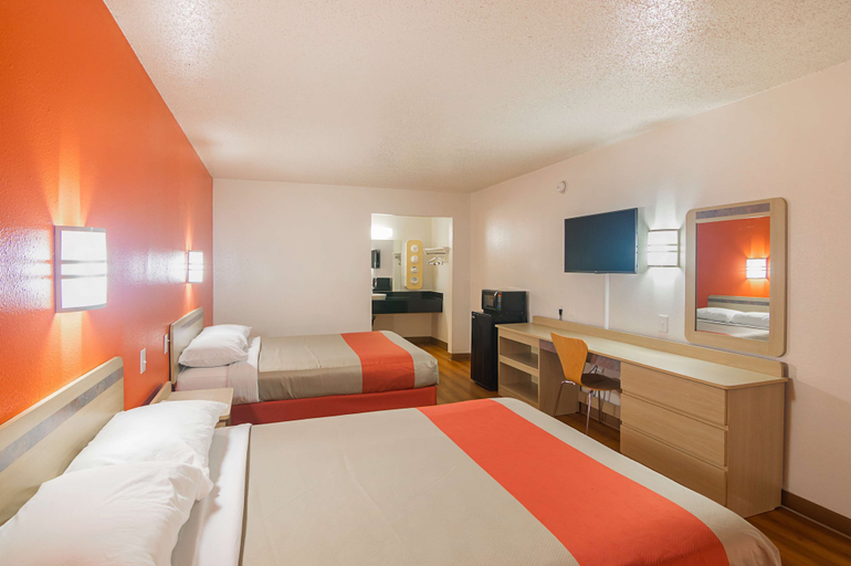 Bedroom 3, Motel 6 Lawton, OK, Comanche
