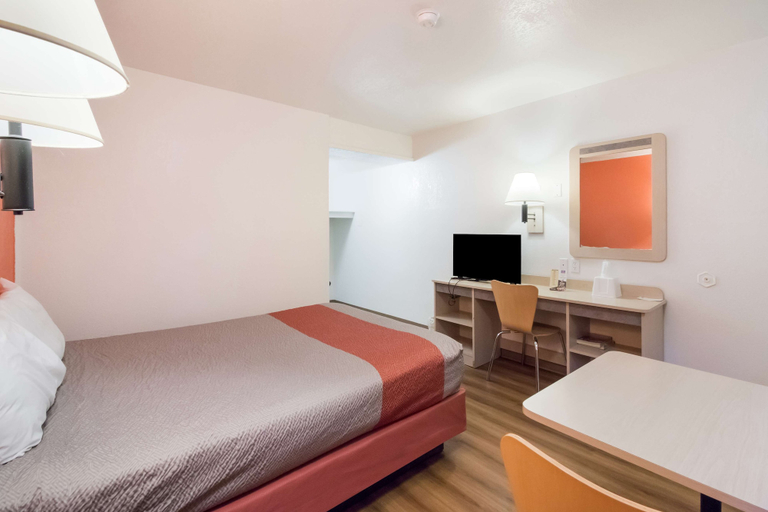 Bedroom 3, Motel 6 Moses Lake, WA, Grant