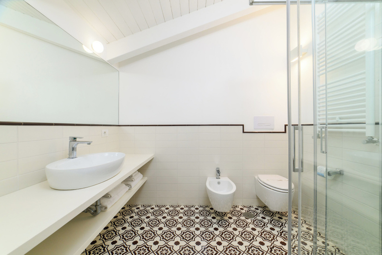 Bathroom 4, Zia Pupetta Suites, Salerno