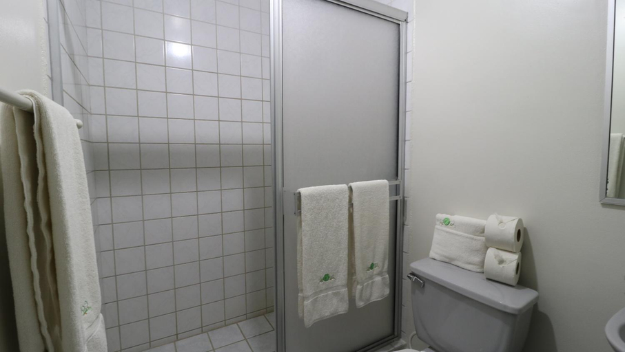 Bathroom 4, HOTEL BUGAMBILIAS, Ensenada