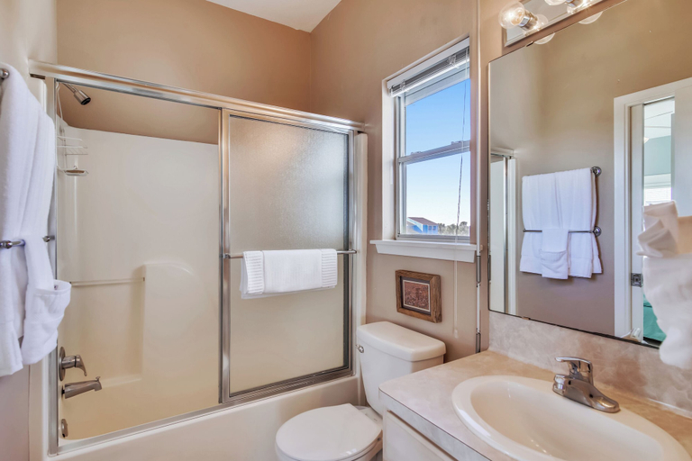 Bathroom 3, Mutiny on the Bounty by Ryson Vacation Rentals, Galveston