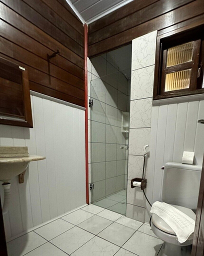 Bathroom, Pousada Tarumã, Mucuri