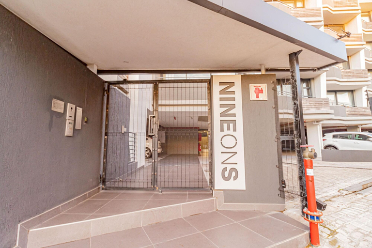 Exterior & Views, Conveniently Located Apartment in Green Point C on S, City of Cape Town