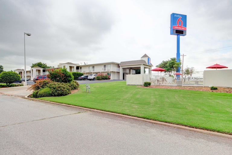 Exterior & Views 2, Studio 6 Midwest City, OK - Oklahoma City, Oklahoma