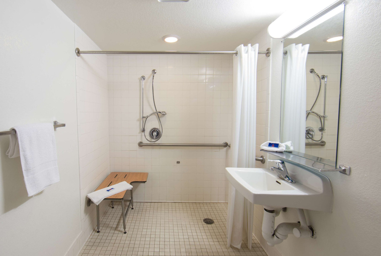 Bathroom 4, Motel 6 Weed - Mount Shasta, Siskiyou