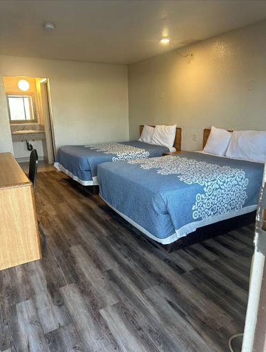 Bedroom 3, Best Economy Inn n Suites, Kern