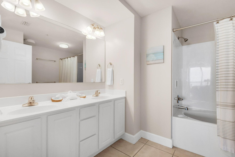 Bathroom 3, Sunrise Beach 903, Bay