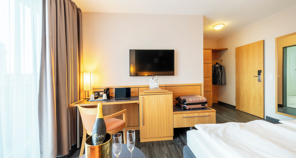 Bedroom 2, PLAZA INN Heidehof, Celle