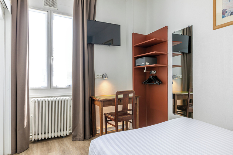 Bedroom 3, Hotel Saint Maurice, Nord