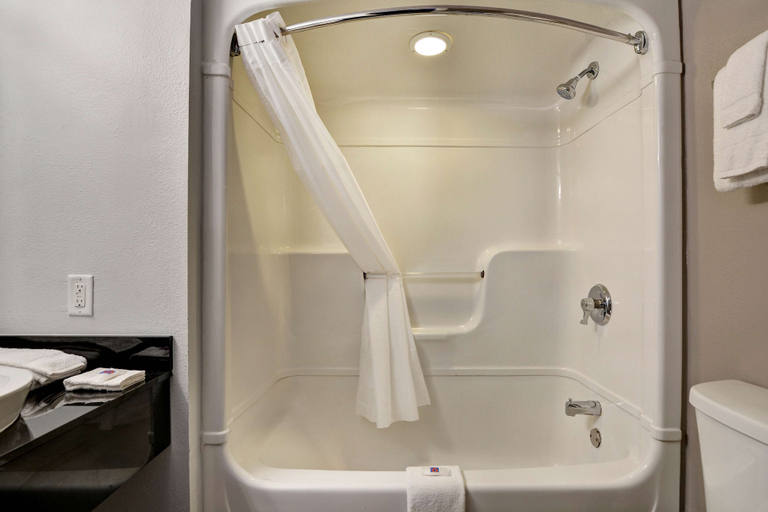 Bathroom 4, Studio 6 Extended Stay - Jacksonville, FL - Baymeadows, Duval