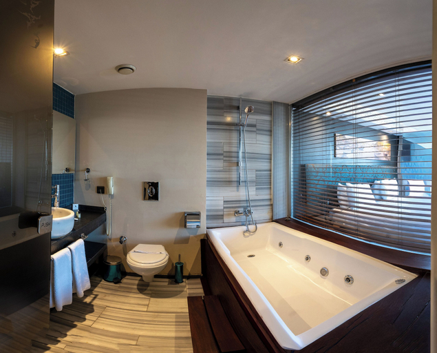 Bathroom 4, Pera Tulip Hotel & SPA, Beyoğlu