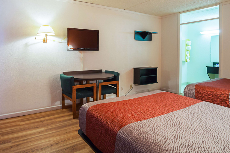 Bedroom 4, Motel 6 Tifton, GA, Tift